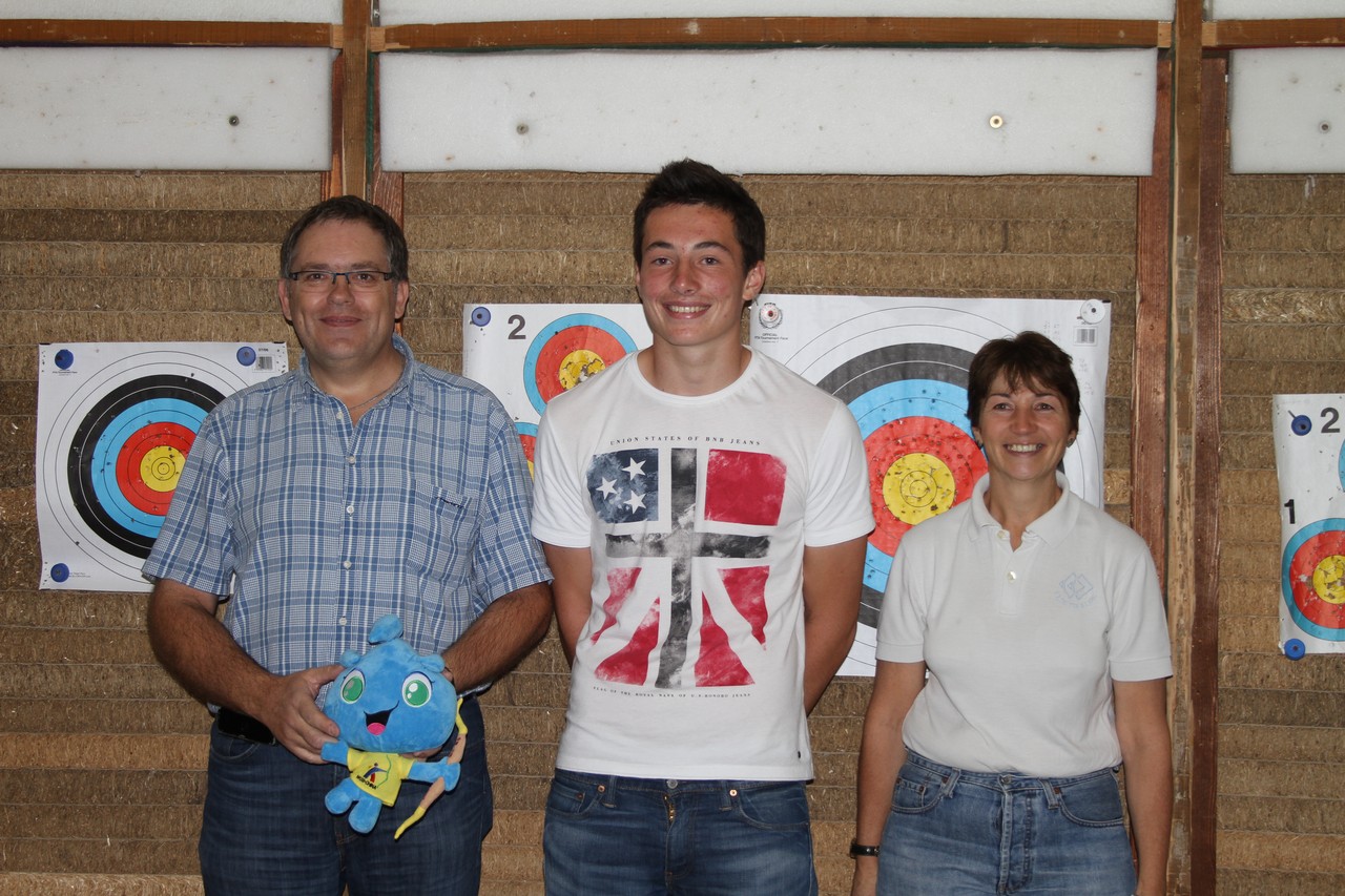 Thomas Koenig de retour de Wuxi et les jeunes archers du club. 